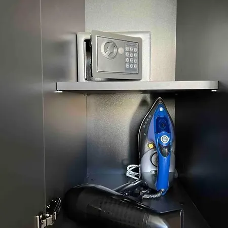 Apartment New! High-street Stylish Flat *