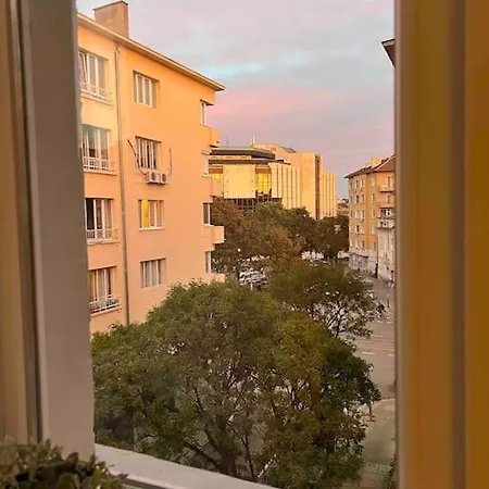 Apartment New! High-street Stylish Flat