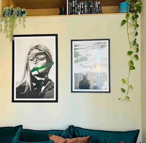 New! High-street Stylish Flat Апартамент *