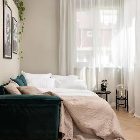 شقة New! High-street Stylish Flat