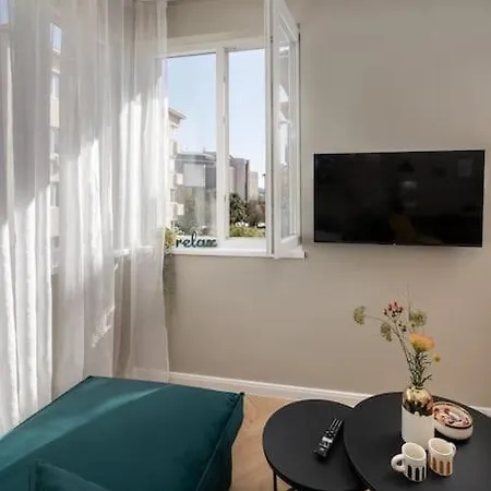 New! High-street Stylish Flat * صوفيا